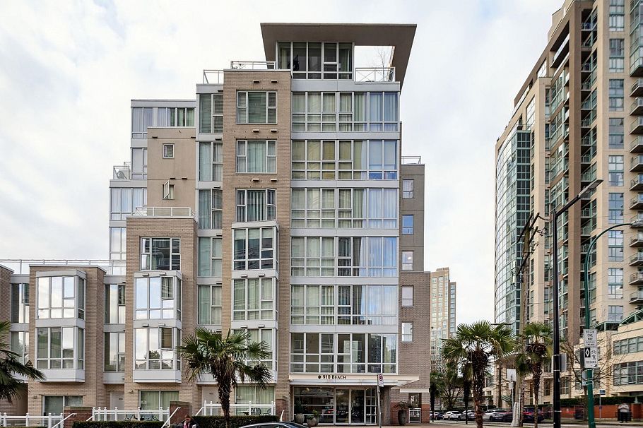 703 910 Beach Avenue Vancouver, BC - 1
