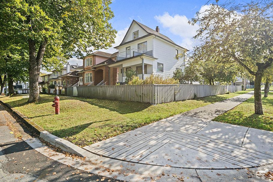 2604 E 19th Avenue Vancouver, BC - 10