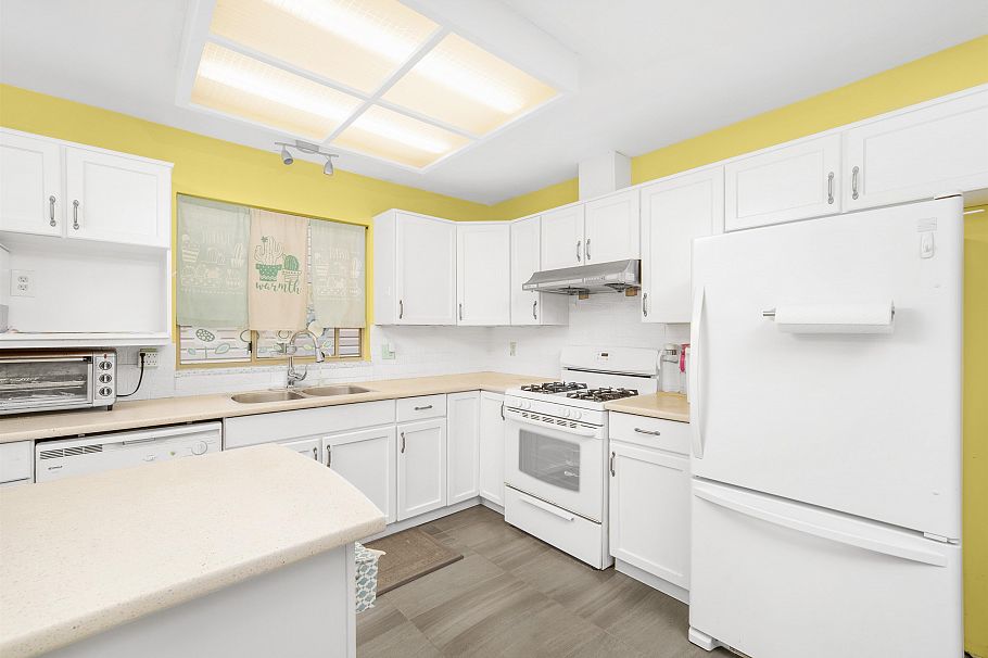 1931 Westview Drive North Vancouver, BC - 8