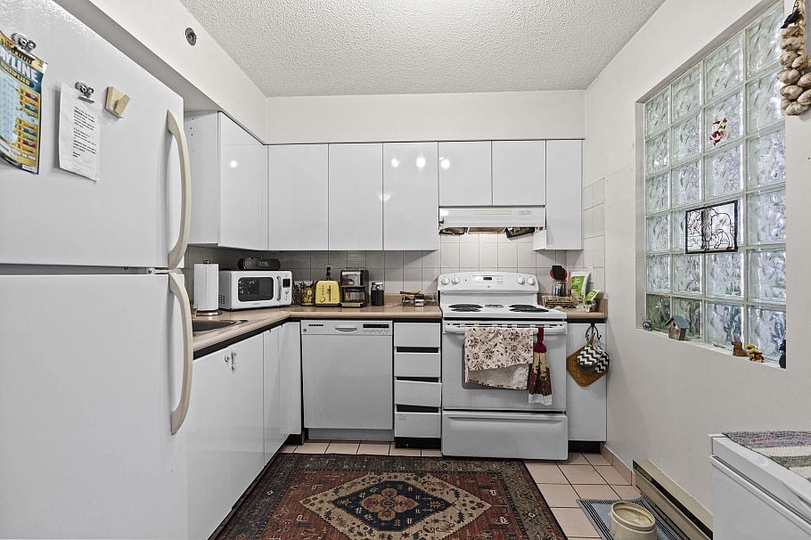 503 1771 Nelson Street Vancouver, BC - 3