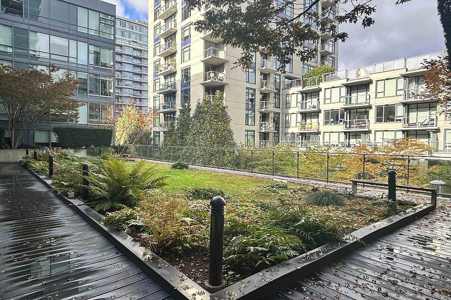 208 1783 Manitoba Street Vancouver, BC - 11