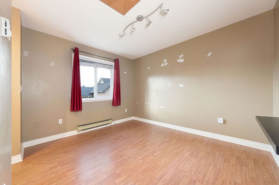 3 237 W 16th Street North Vancouver, BC - 25