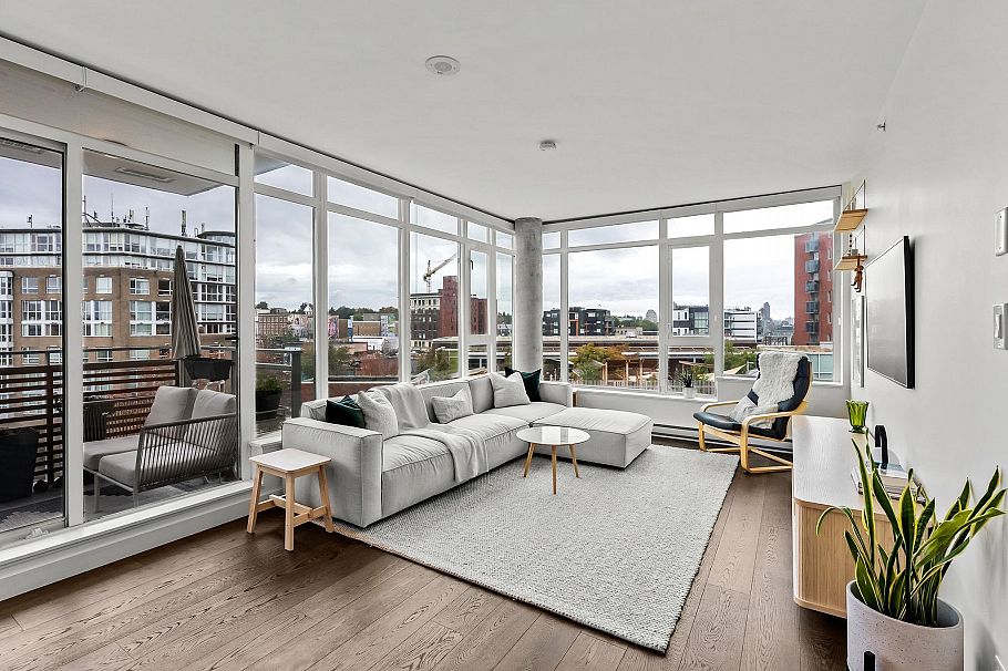 709 2321 Scotia Street Vancouver, BC - 2