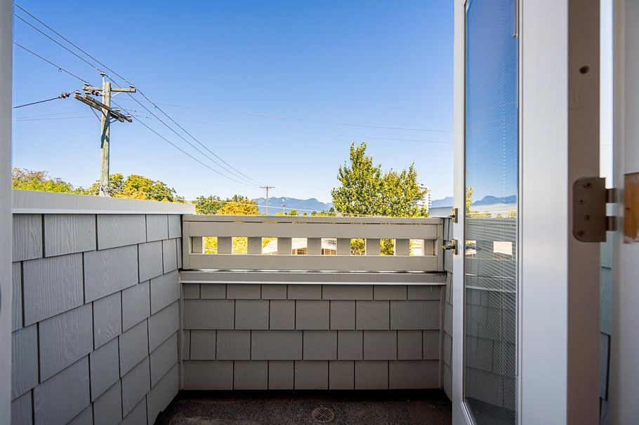 2107 E 33rd Avenue Vancouver, BC - 22