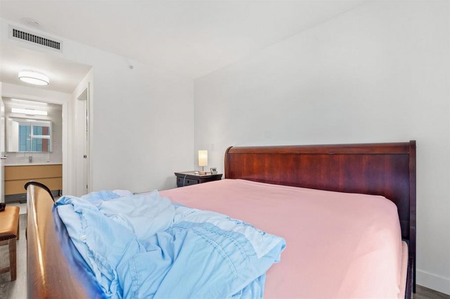 502 8188 Fraser Street Vancouver, BC - 8