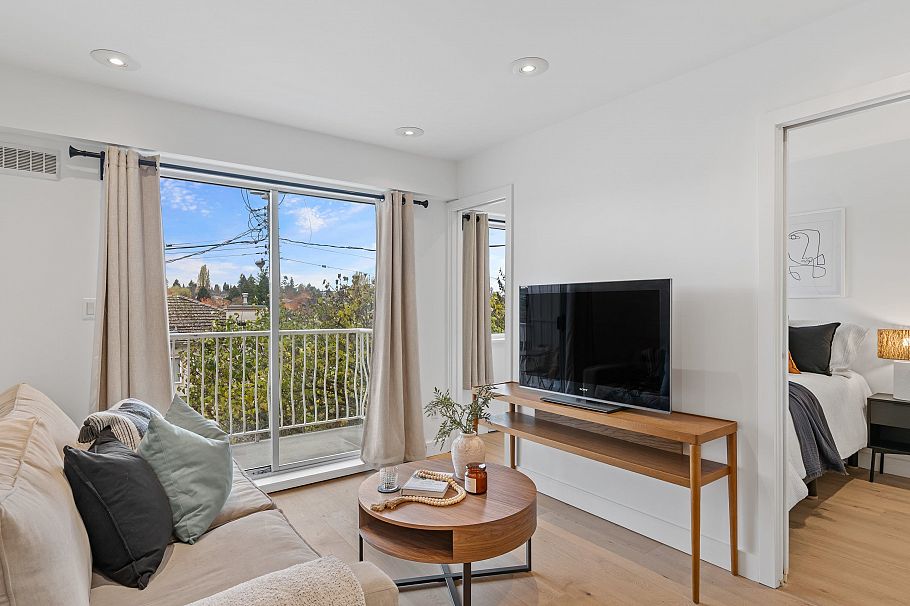 201 4315 Fraser Street Vancouver, BC - 4