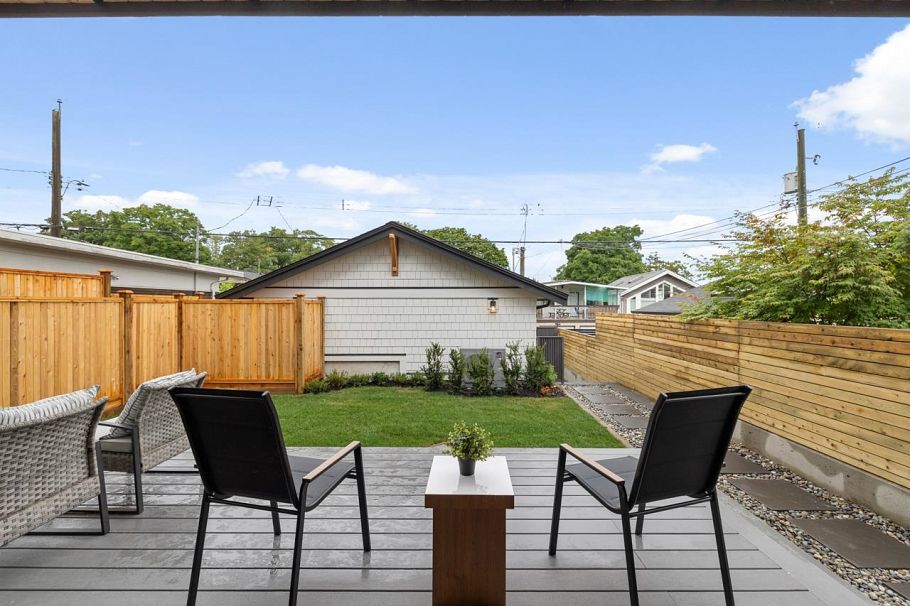 2 2247 Parker Street Vancouver, BC - 32