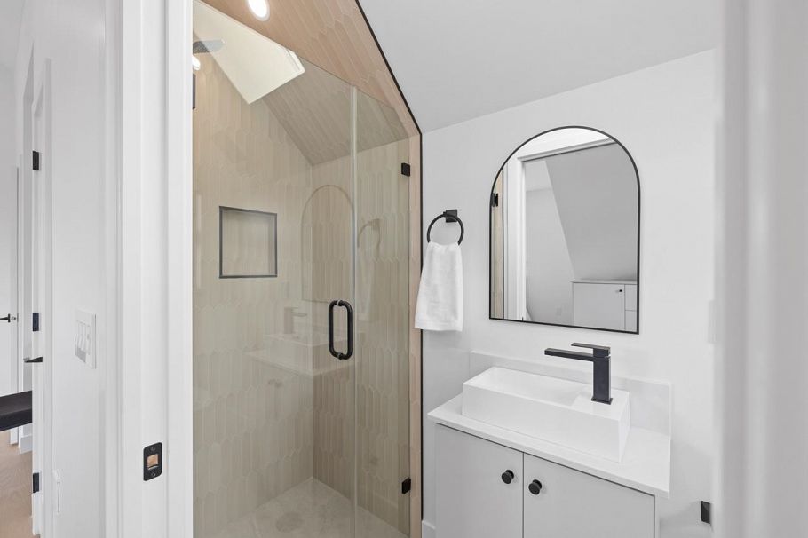 2 2247 Parker Street Vancouver, BC - 26