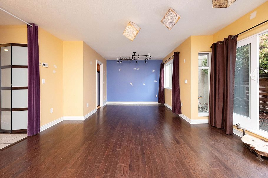 3 237 W 16th Street North Vancouver, BC - 16