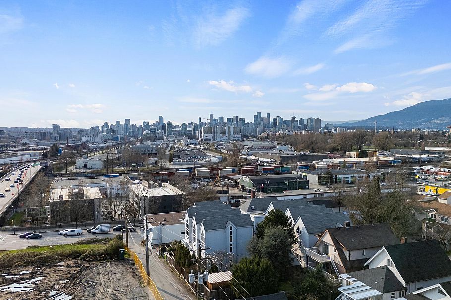 1688 Mclean Drive Vancouver, BC - 31