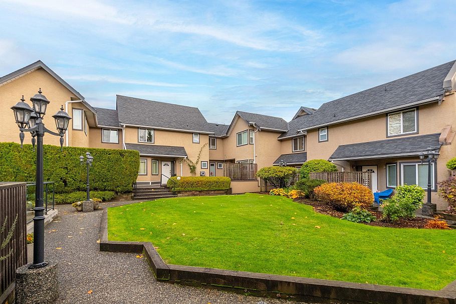 3 237 W 16th Street North Vancouver, BC - 3