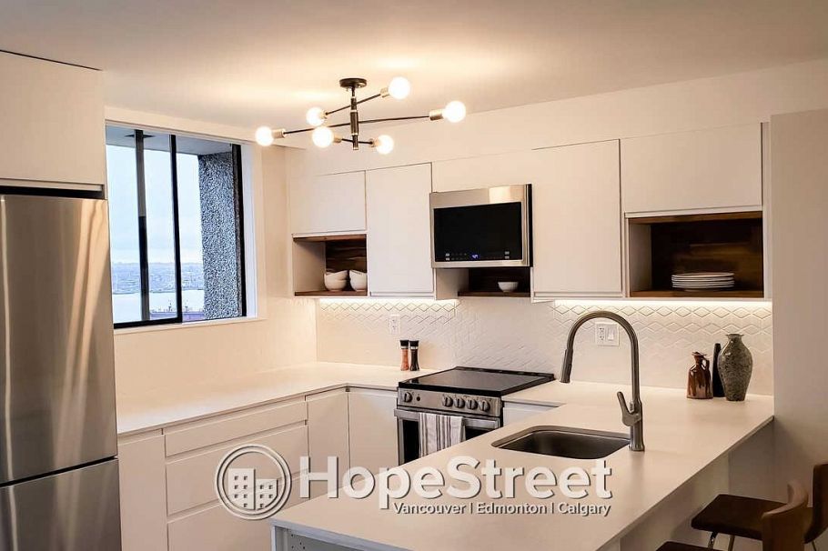 2006 145 ST. GEORGES AVENUE, North Vancouver BC V7L 3G8 North Vancouver, BC - 2