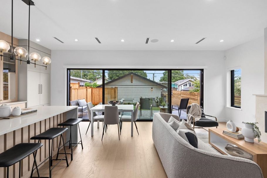 2 2247 Parker Street Vancouver, BC - 11