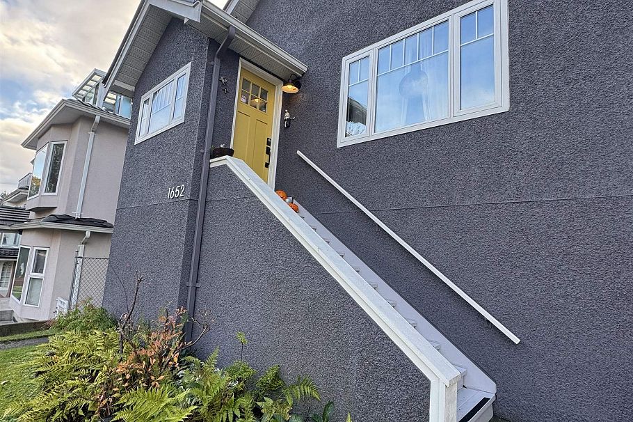 1652 E 33rd Avenue Vancouver, BC - 3