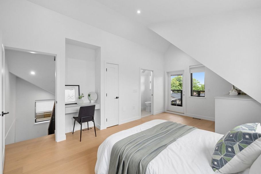 2 2247 Parker Street Vancouver, BC - 23