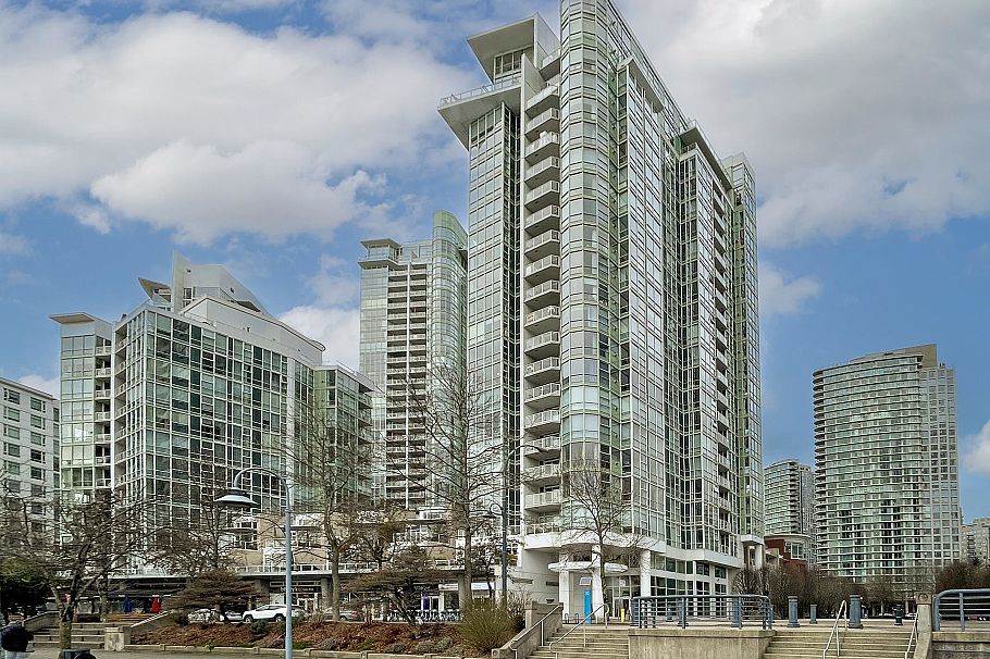 706 1077 Marinaside Crescent Vancouver, BC - 2