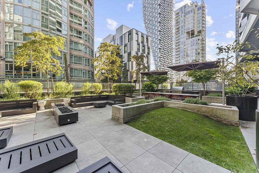 2403 889 Pacific Street Vancouver, BC - 24