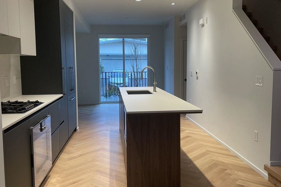 134 765 W 49th Avenue Vancouver, BC - 2