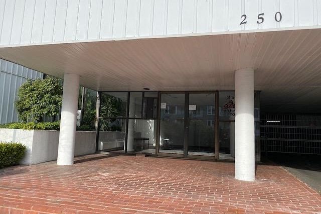 202 250 W 1st Street North Vancouver, BC - 1