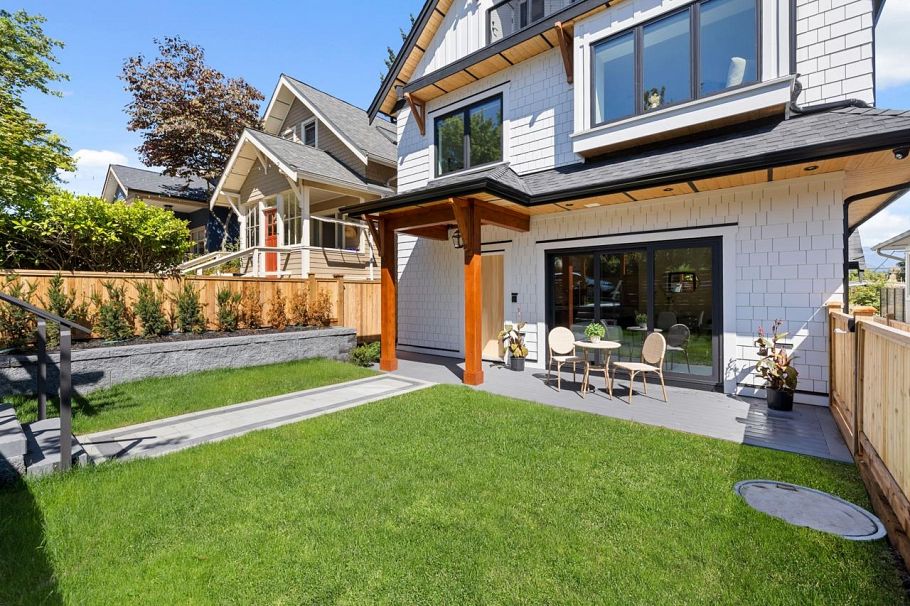 1 2247 Parker Street Vancouver, BC - 1