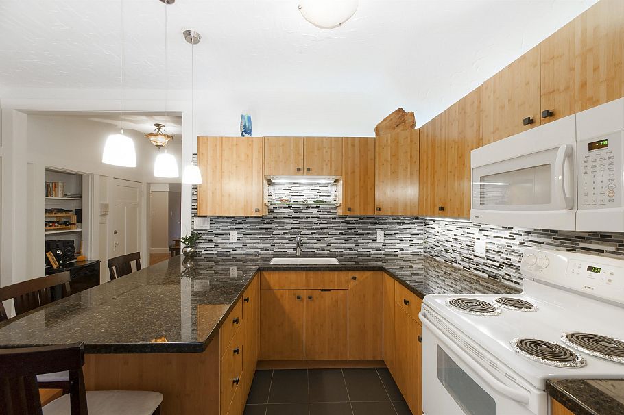 3316 W 3rd Avenue Vancouver, BC - 12