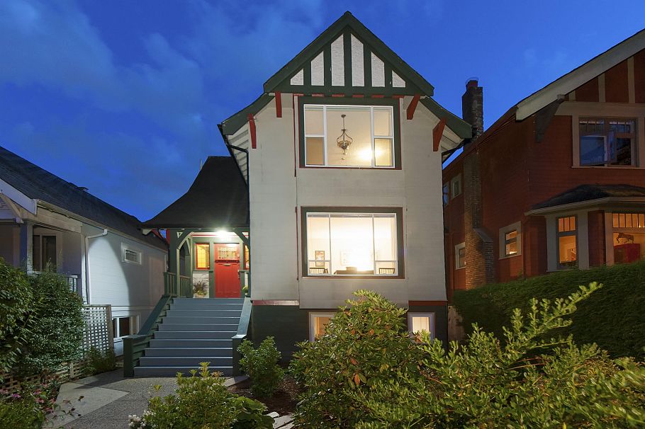 3316 W 3rd Avenue Vancouver, BC - 1