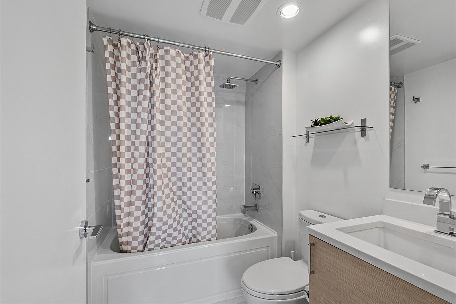 1688 Mclean Drive Vancouver, BC - 24