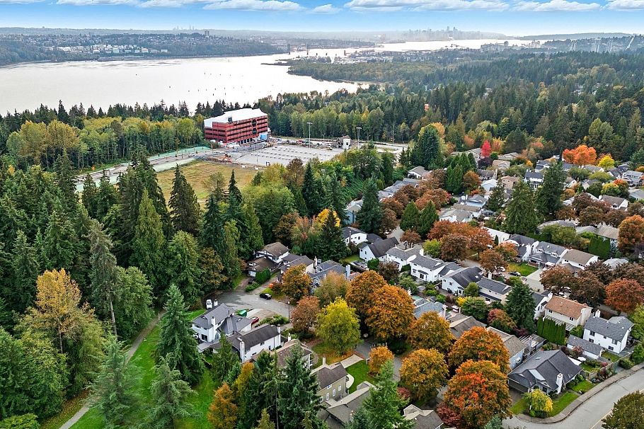 860 Ruckle Court North Vancouver, BC - 36