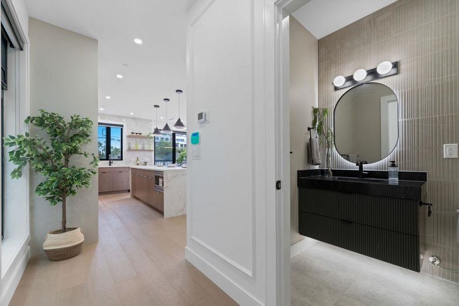 3 2282 E 8th Avenue Vancouver, BC - 19