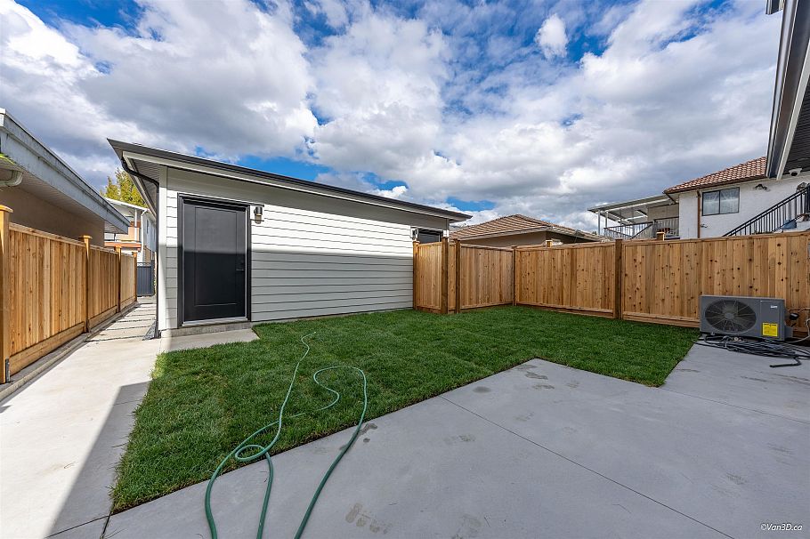 2 3121 E 46th Avenue Vancouver, BC - 24