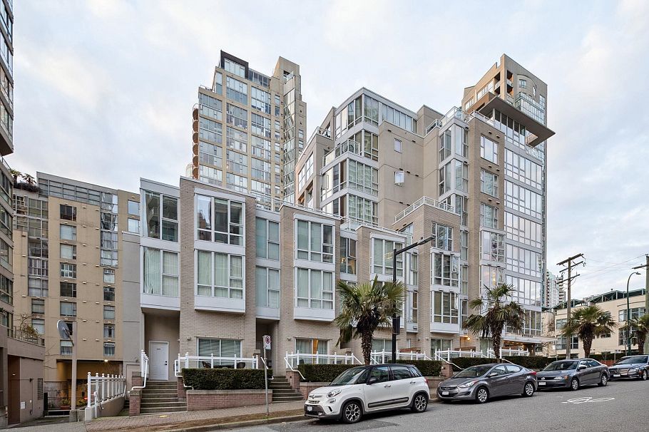 703 910 Beach Avenue Vancouver, BC - 2