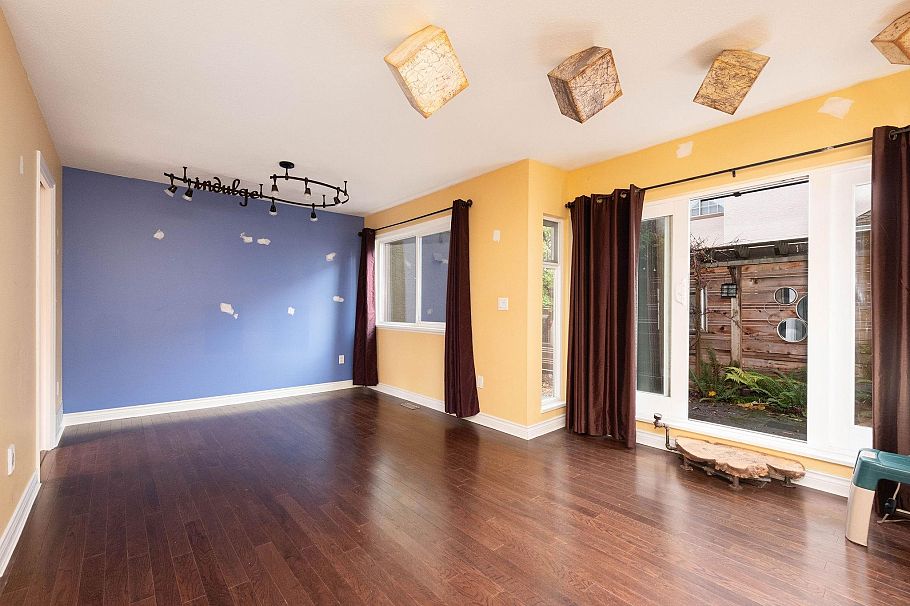 3 237 W 16th Street North Vancouver, BC - 13