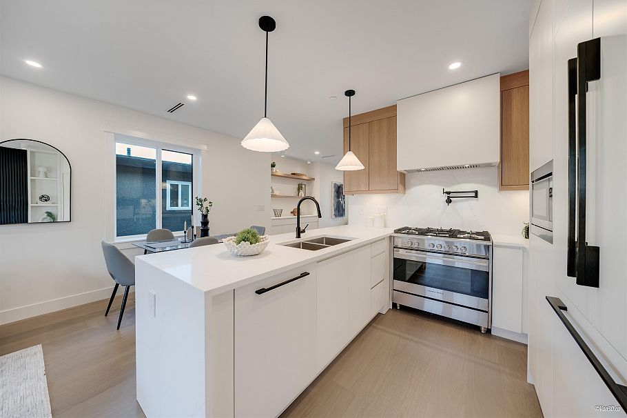 1167 E 63rd Avenue Vancouver, BC - 5