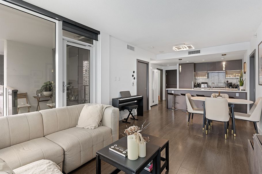 1611 68 SMITHE ST, Vancouver BC V6B 0P3 Vancouver, BC - 1