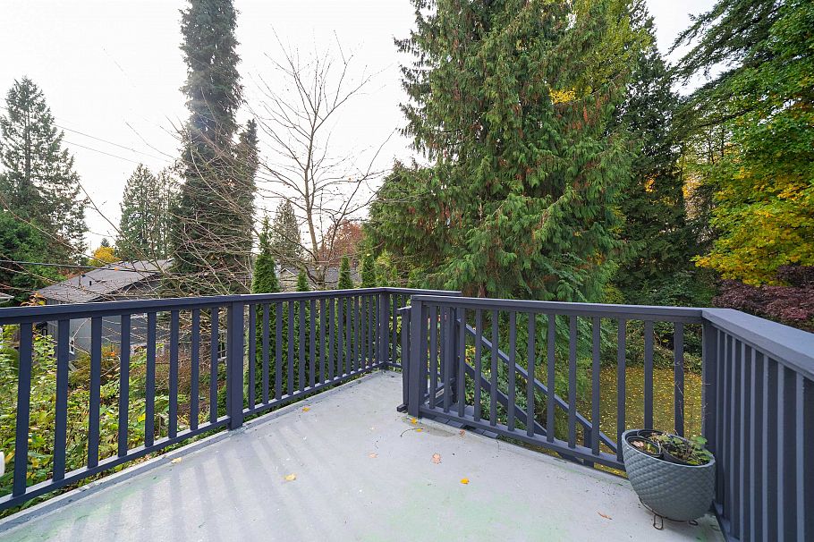 1931 Westview Drive North Vancouver, BC - 36