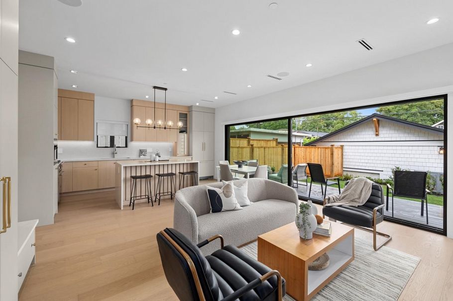 2 2247 Parker Street Vancouver, BC - 2