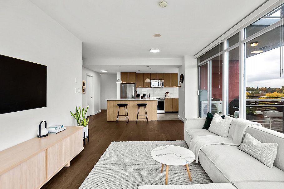 709 2321 Scotia Street Vancouver, BC - 5