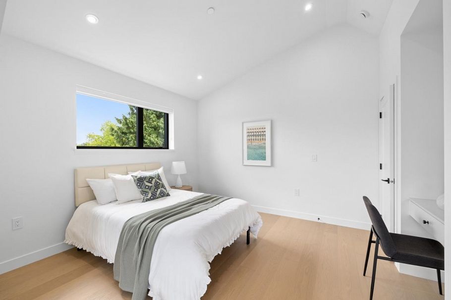 2 2247 Parker Street Vancouver, BC - 25