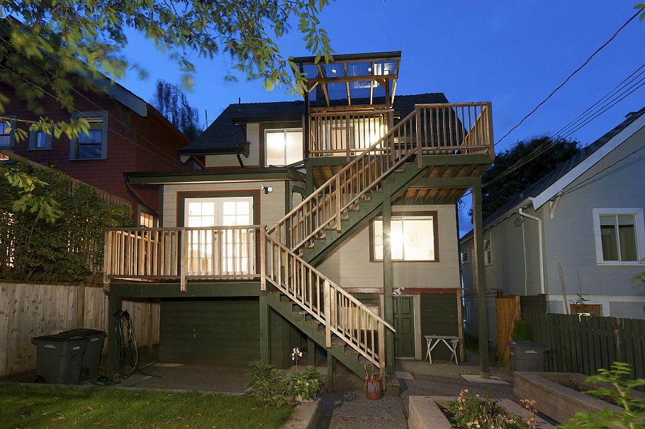 3316 W 3rd Avenue Vancouver, BC - 21