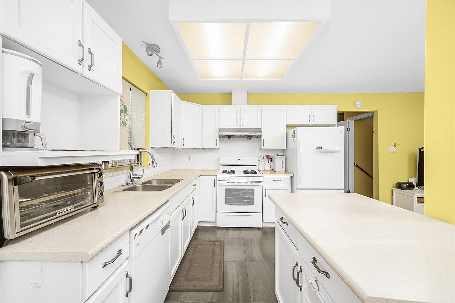 1931 Westview Drive North Vancouver, BC - 9