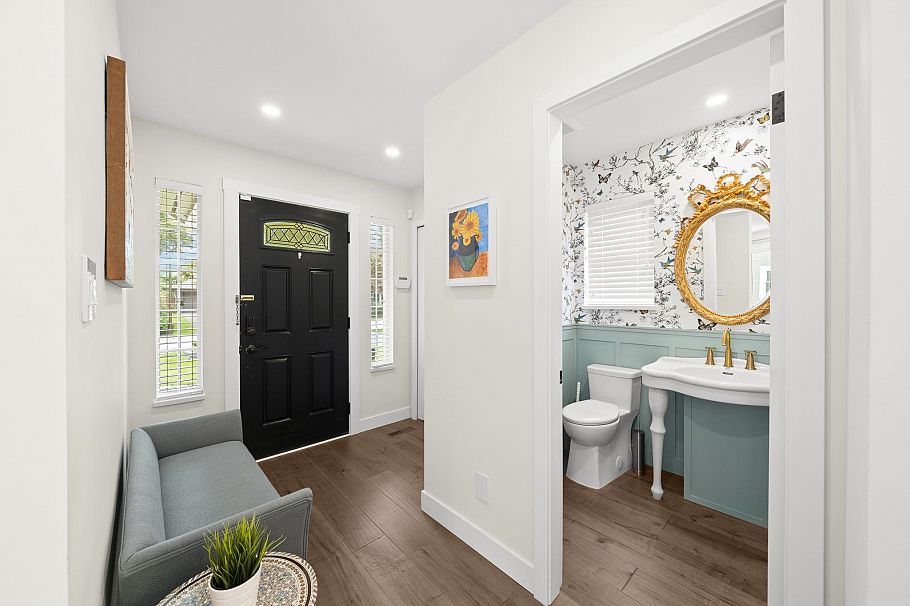 860 Ruckle Court North Vancouver, BC - 3