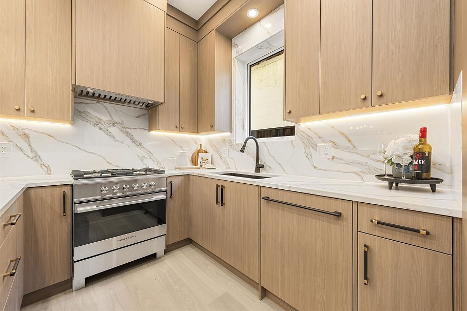 1 847 E 10th Avenue Vancouver, BC - 12