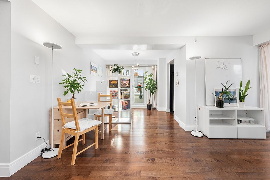 206 2988 Alder Street Vancouver, BC - 4