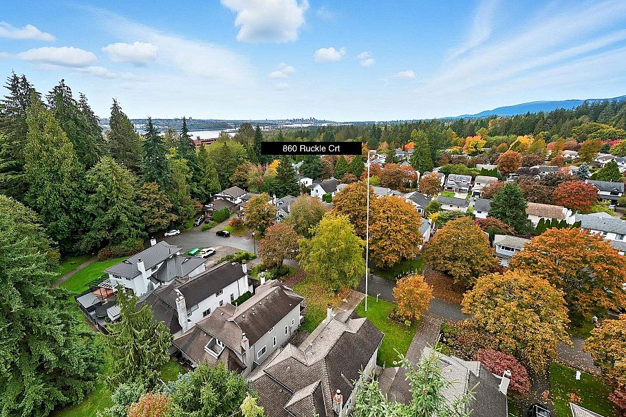 860 Ruckle Court North Vancouver, BC - 33