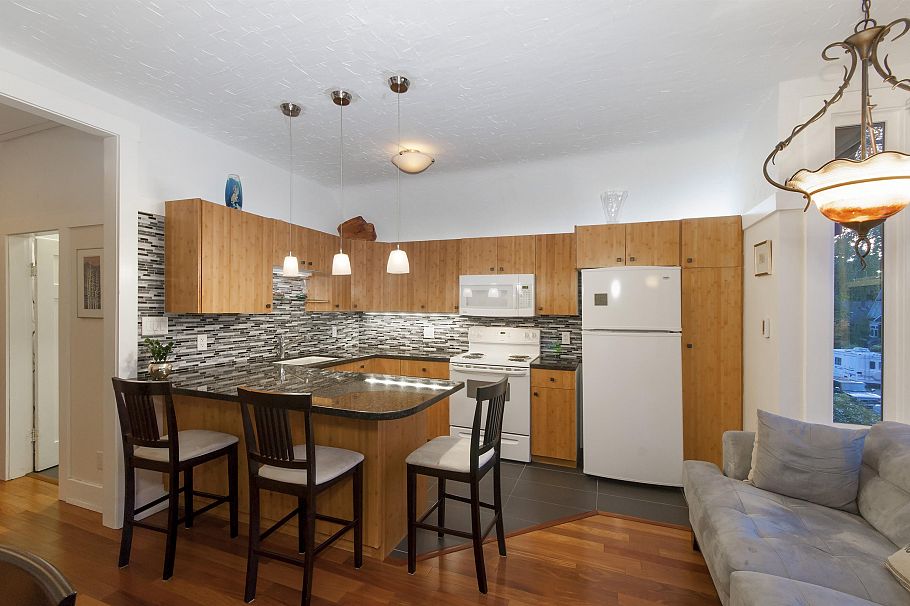 3316 W 3rd Avenue Vancouver, BC - 11