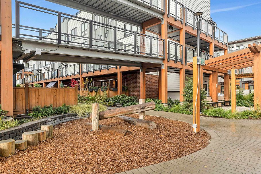 #146 545 E 2nd Street North Vancouver, BC - 38