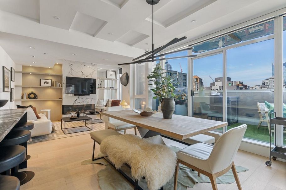 1902 1055 Richards Street Vancouver, BC - 1