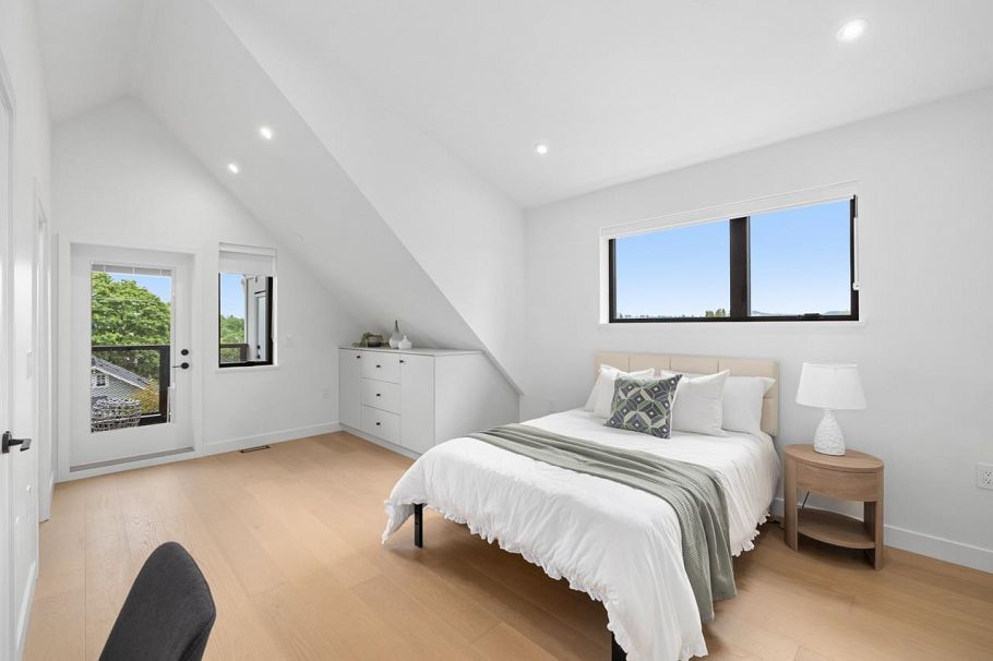 2 2247 Parker Street Vancouver, BC - 22