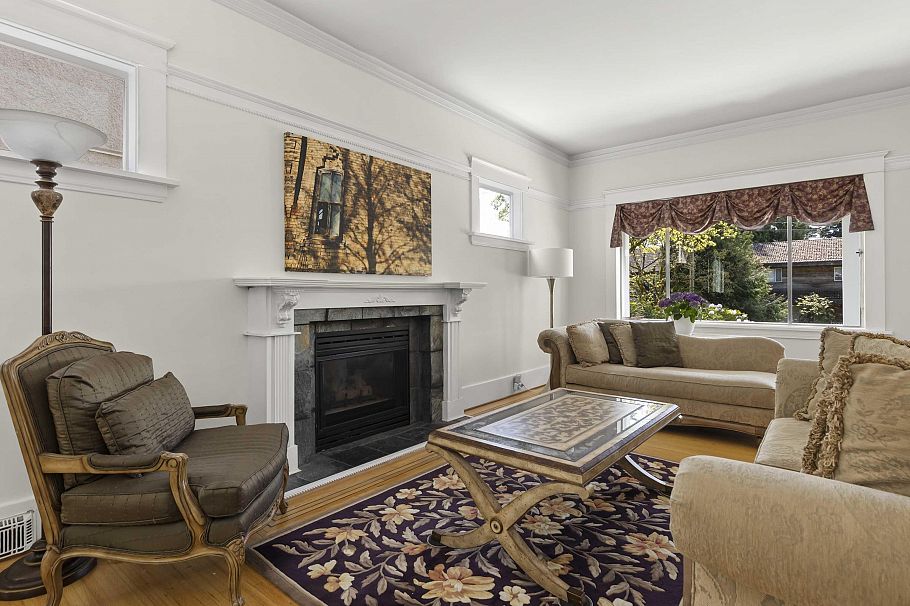 3215 W 39th Avenue Vancouver, BC - 2