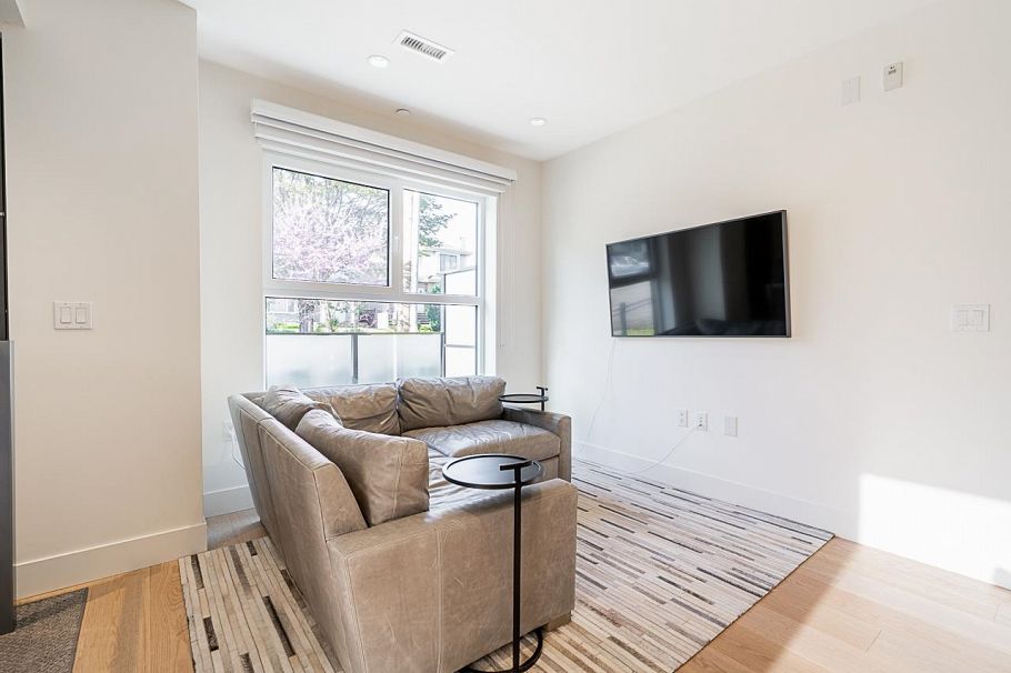 158 W Woodstock Avenue Vancouver, BC - 4